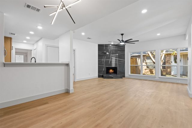 314 Gregory Lane, Grand Prairie, TX 75052