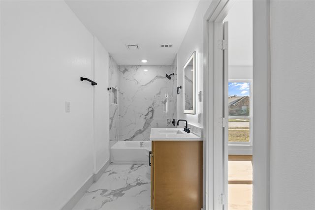 314 Gregory Lane, Grand Prairie, TX 75052