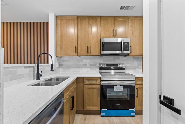 314 Gregory Lane, Grand Prairie, TX 75052