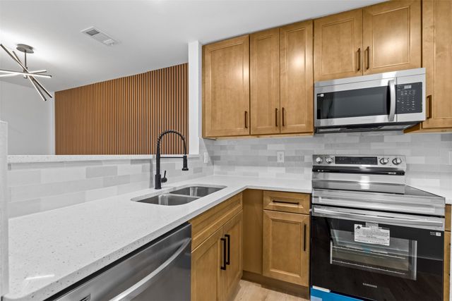 314 Gregory Lane, Grand Prairie, TX 75052