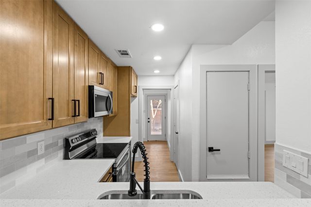 314 Gregory Lane, Grand Prairie, TX 75052