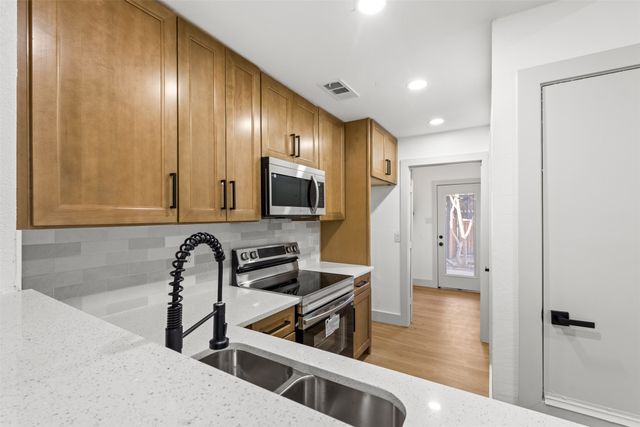 314 Gregory Lane, Grand Prairie, TX 75052