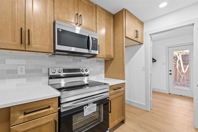 314 Gregory Lane, Grand Prairie, TX 75052