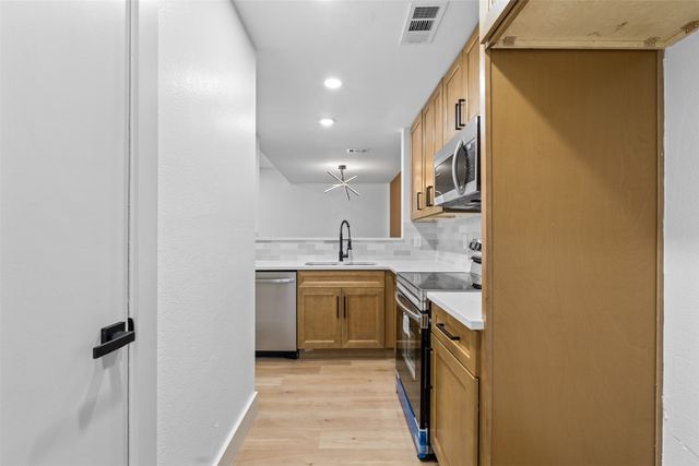 314 Gregory Lane, Grand Prairie, TX 75052