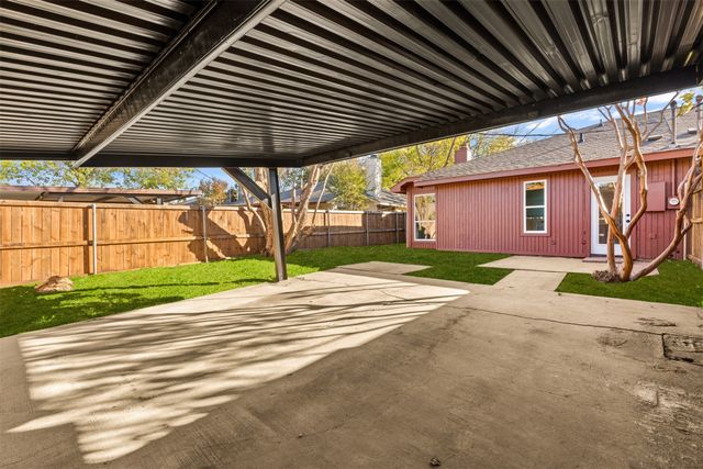 314 Gregory Lane, Grand Prairie, TX 75052