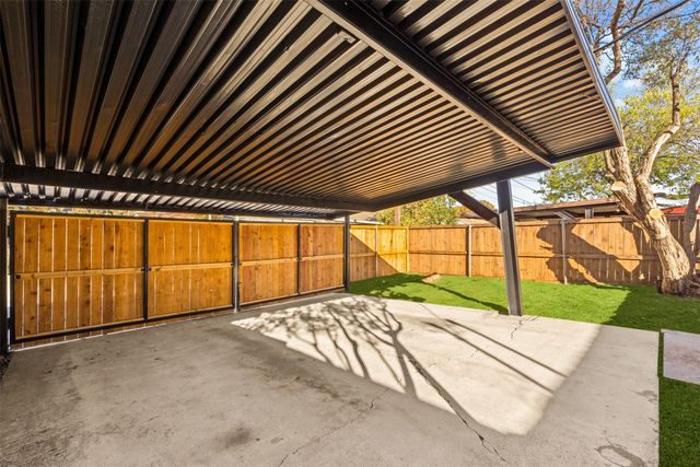 314 Gregory Lane, Grand Prairie, TX 75052