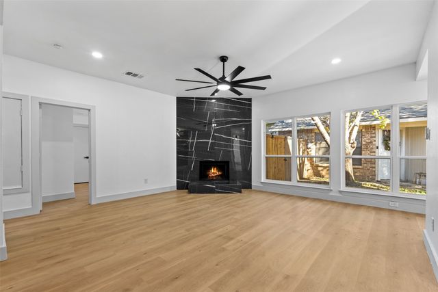 314 Gregory Lane, Grand Prairie, TX 75052