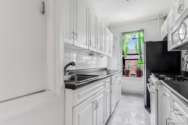 78-14 Austin Street 3-F, Forest Hills, NY 11375