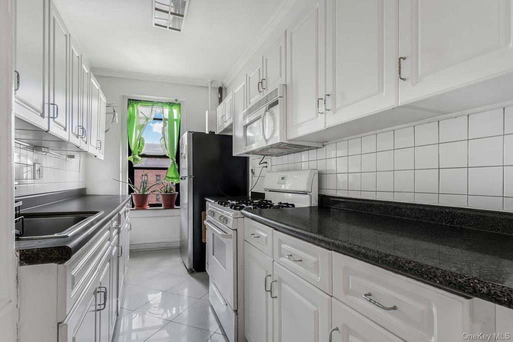 78-14 Austin Street 3-F, Forest Hills, NY 11375 — photo 5