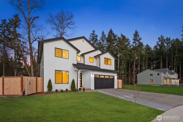 1426 60th Avenue NE, Tacoma, WA 98422