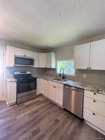 5685 Venice Road, Frenchtown Township, MI 48166