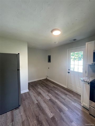 5685 Venice Road, Frenchtown Township, MI 48166