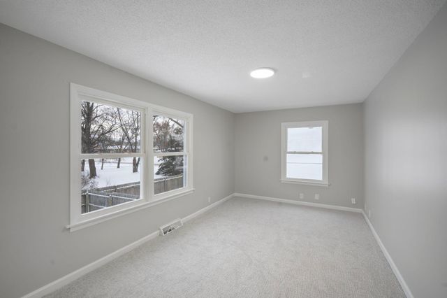 116 7th Street NE, Osseo, MN 55369