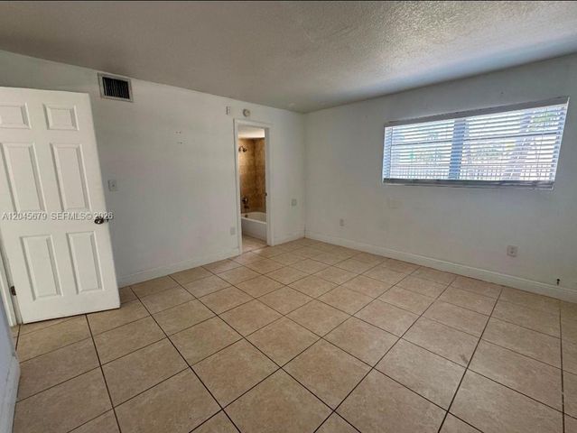 3901 SW 112th Avenue 24, Miami, FL 33165