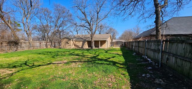 5720 Spencer Street, Forest Hill, TX 76119