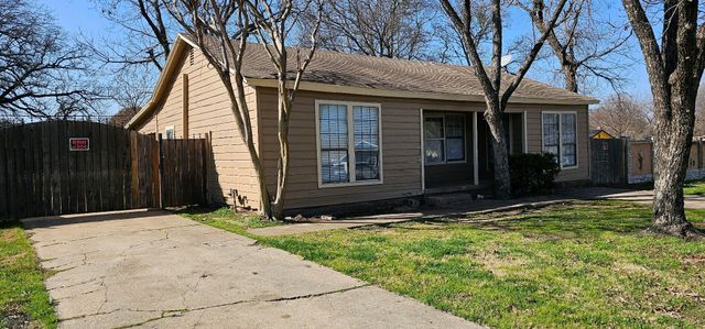 5720 Spencer Street, Forest Hill, TX 76119