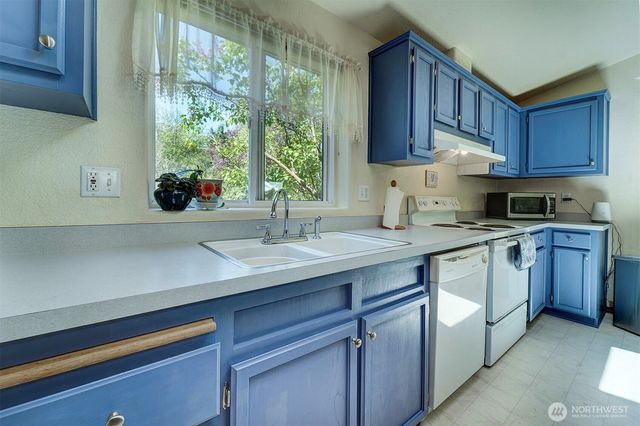 8163 NE Eaglepoint Lane, Kingston, WA 98346