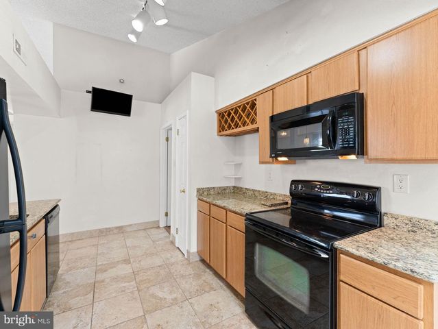 19 BIRCHWOOD DR, Marlton, NJ 08053