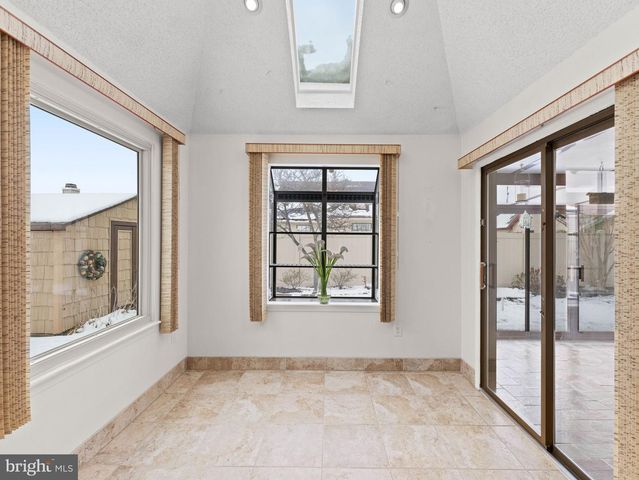 19 BIRCHWOOD DR, Marlton, NJ 08053