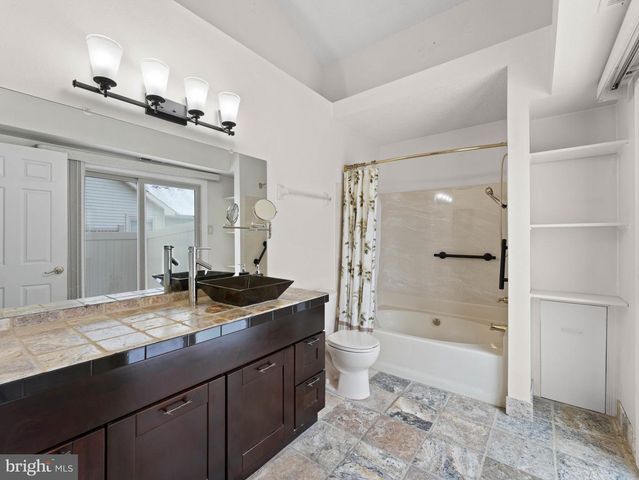 19 BIRCHWOOD DR, Marlton, NJ 08053