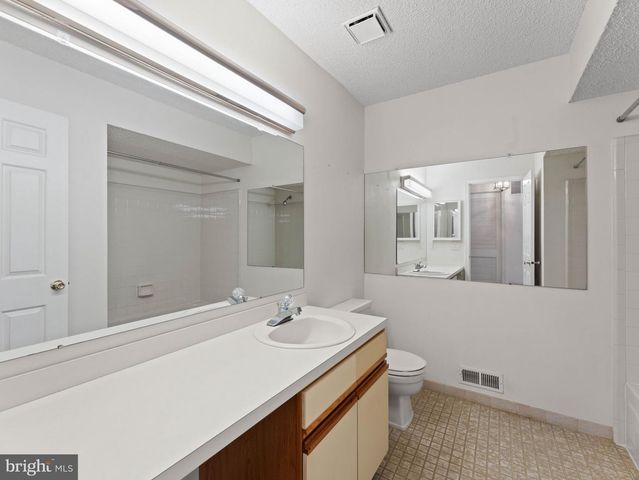 19 BIRCHWOOD DR, Marlton, NJ 08053