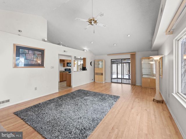 19 BIRCHWOOD DR, Marlton, NJ 08053