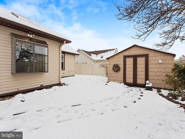 19 BIRCHWOOD DR, Marlton, NJ 08053