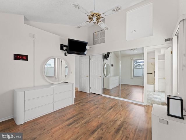 19 BIRCHWOOD DR, Marlton, NJ 08053