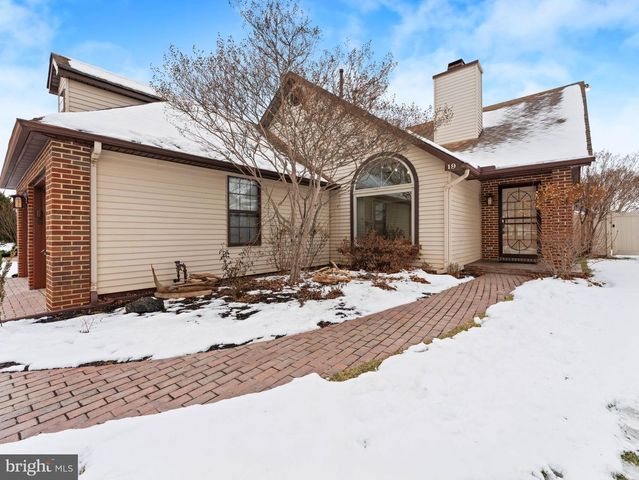 19 BIRCHWOOD DR, Marlton, NJ 08053