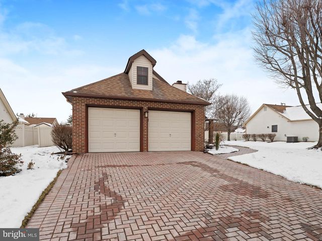 19 BIRCHWOOD DR, Marlton, NJ 08053