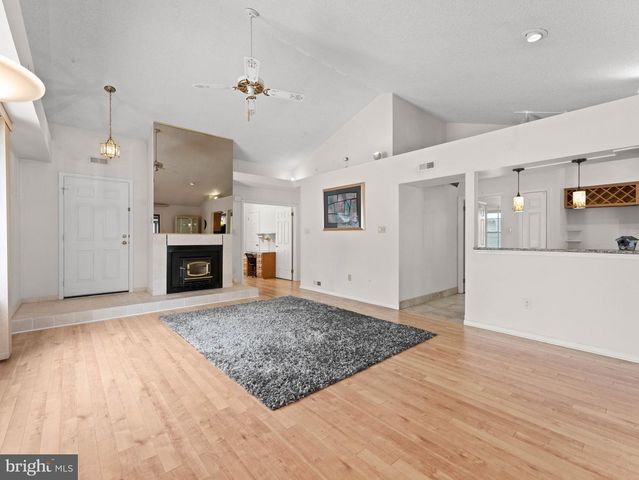 19 BIRCHWOOD DR, Marlton, NJ 08053