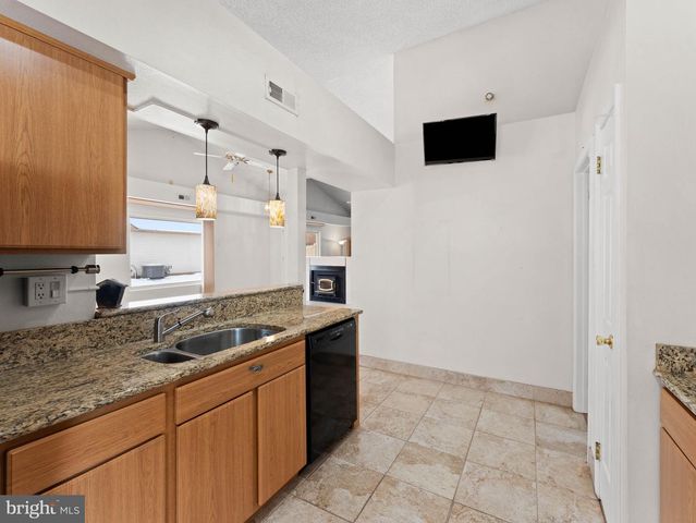 19 BIRCHWOOD DR, Marlton, NJ 08053