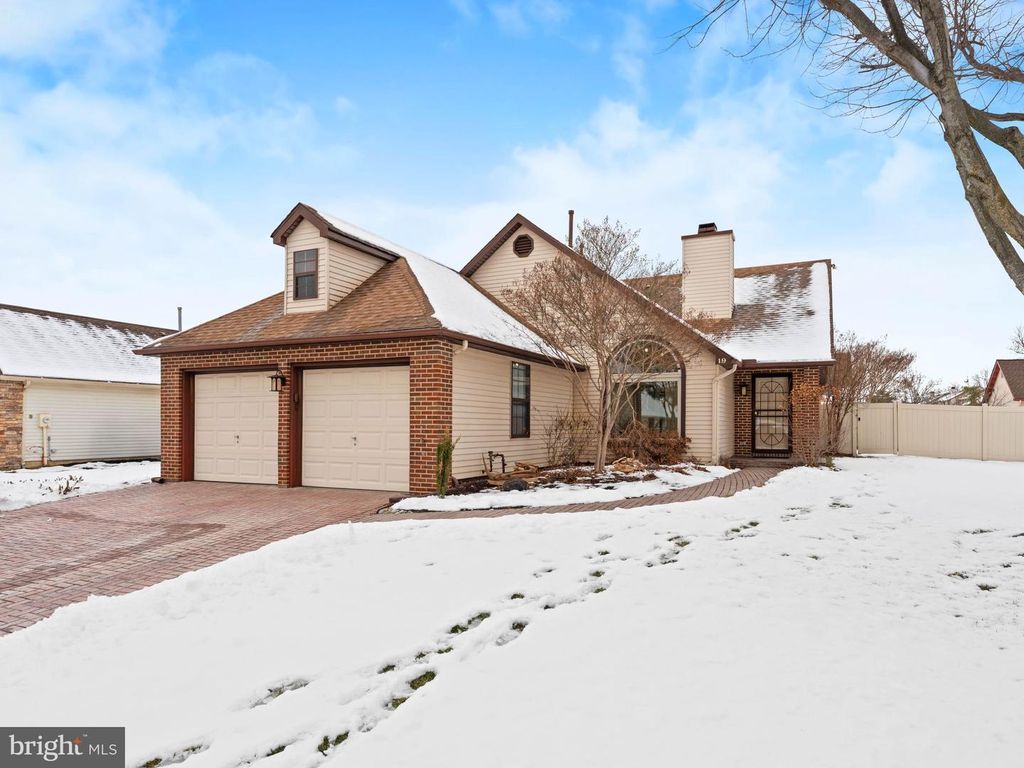 19 BIRCHWOOD DR, Marlton, NJ 08053