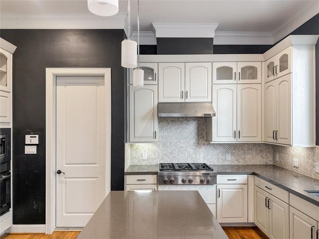 3711 Newhouse Street, Houston, TX 77019