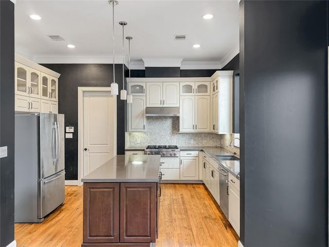3711 Newhouse Street, Houston, TX 77019