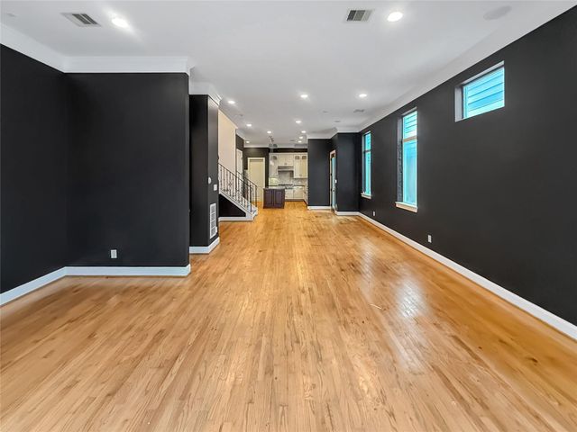 3711 Newhouse Street, Houston, TX 77019