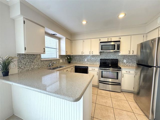 1083 Country Place Drive 28, Houston, TX 77079
