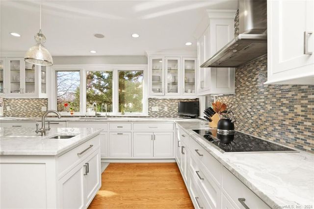 12 Signal Lane, Westport, CT 06880