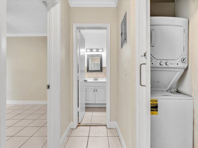 3421 NE 15th Avenue 8, Oakland Park, FL 33334