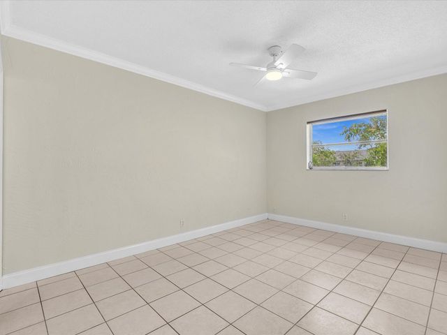 3421 NE 15th Avenue 8, Oakland Park, FL 33334
