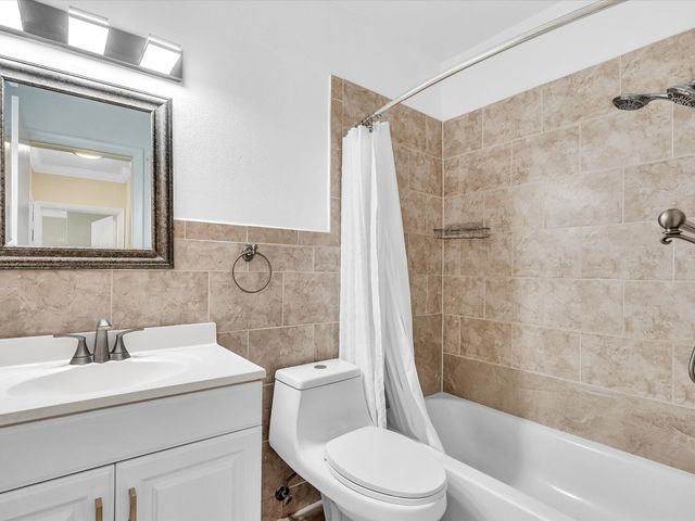 3421 NE 15th Avenue 8, Oakland Park, FL 33334