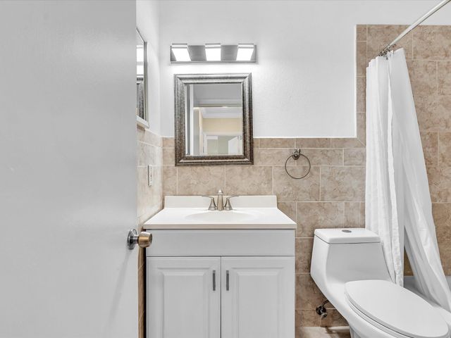 3421 NE 15th Avenue 8, Oakland Park, FL 33334