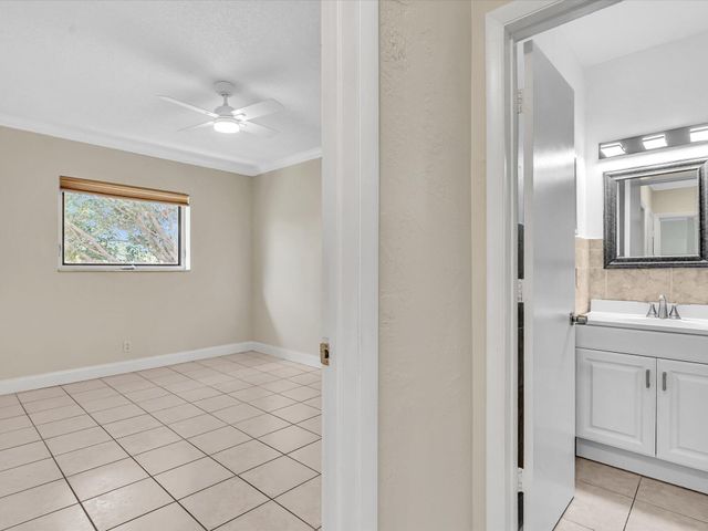 3421 NE 15th Avenue 8, Oakland Park, FL 33334