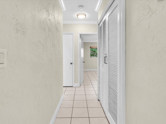 3421 NE 15th Avenue 8, Oakland Park, FL 33334