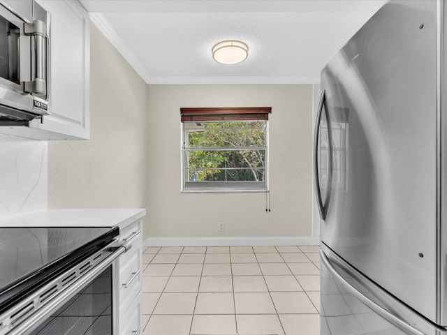 3421 NE 15th Avenue 8, Oakland Park, FL 33334