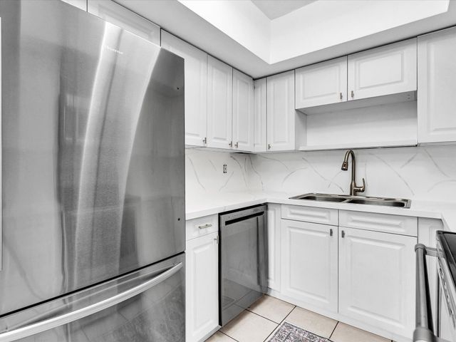 3421 NE 15th Avenue 8, Oakland Park, FL 33334