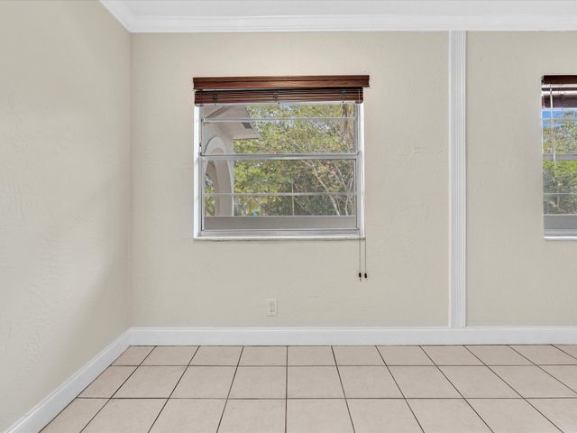 3421 NE 15th Avenue 8, Oakland Park, FL 33334