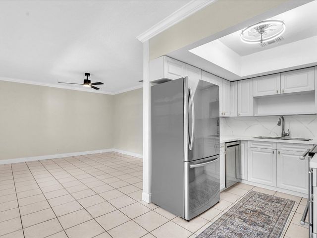 3421 NE 15th Avenue 8, Oakland Park, FL 33334