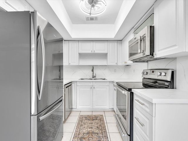 3421 NE 15th Avenue 8, Oakland Park, FL 33334