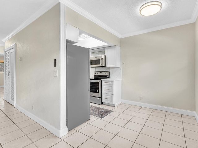 3421 NE 15th Avenue 8, Oakland Park, FL 33334